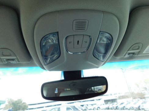 Used 2020 Jeep Compass Limited image 18