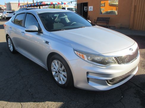 Used 2018 Kia Optima LX image 12