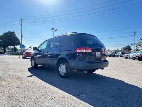 Used 2003 Toyota Sienna CE image 4