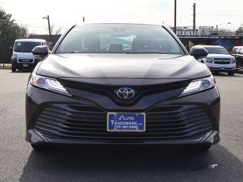 Used 2018 Toyota Camry XLE image 3