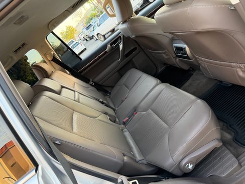 Used 2019 Lexus GX 460 image 24
