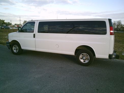 Used 2020 Chevrolet Express 3500 LS image 2