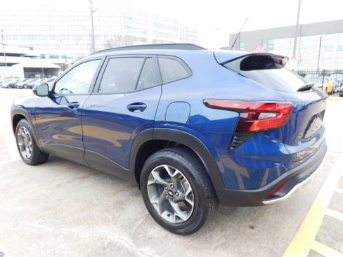 Used 2024 Chevrolet Trax LT image 5