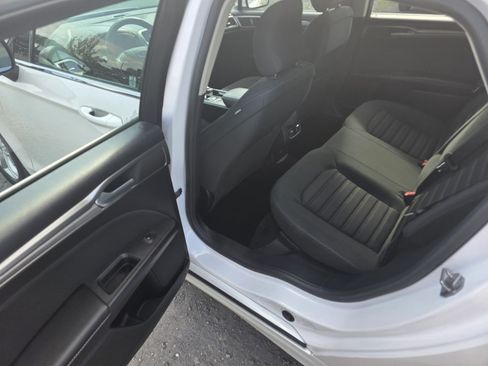 Used 2018 Ford Fusion SE FWD image 13