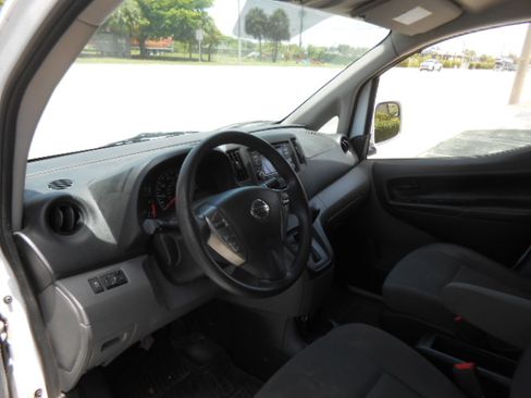 Used 2018 Nissan NV200 S FWD image 13