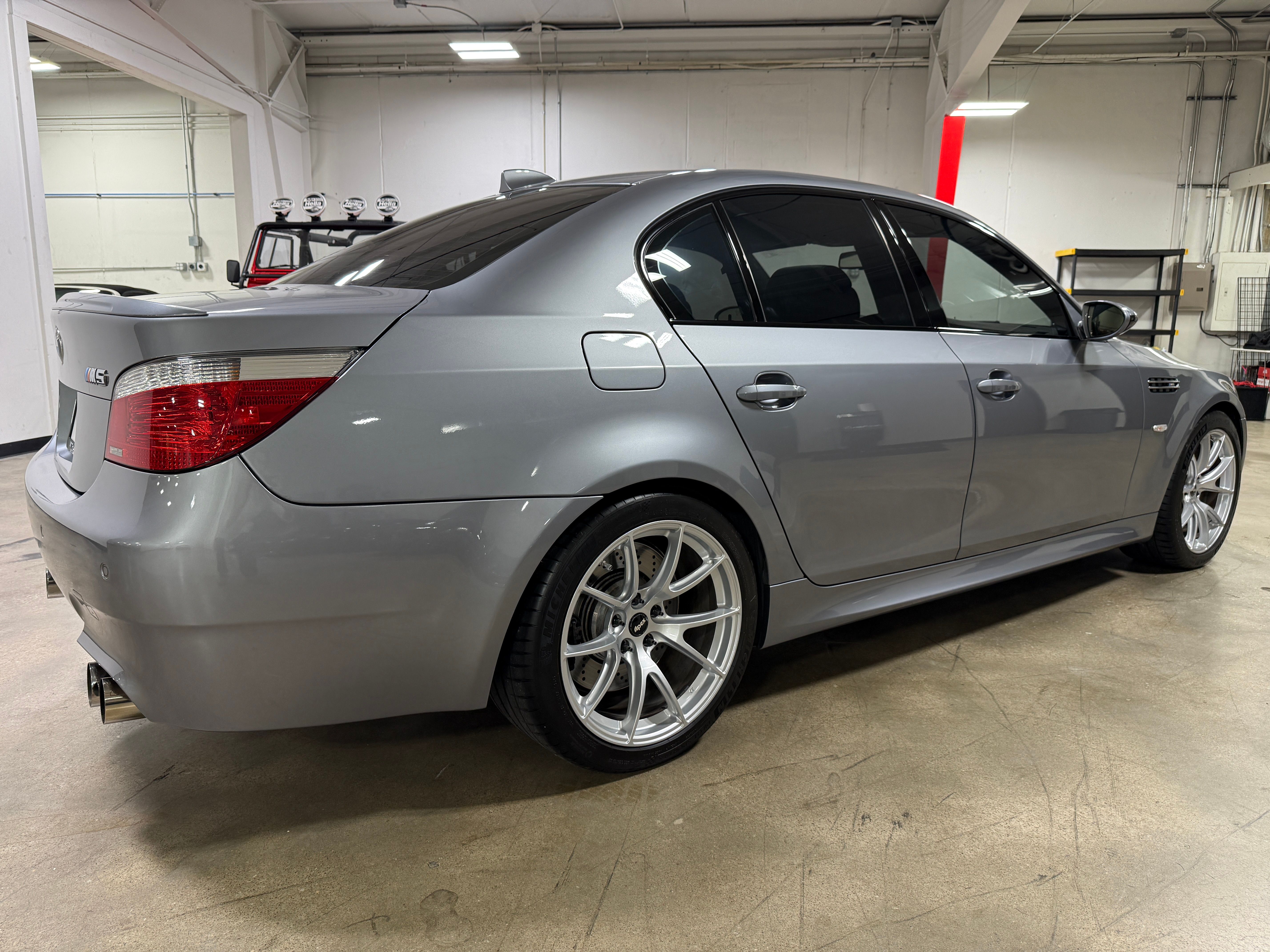 Used 2007 BMW M5 RWD image 4