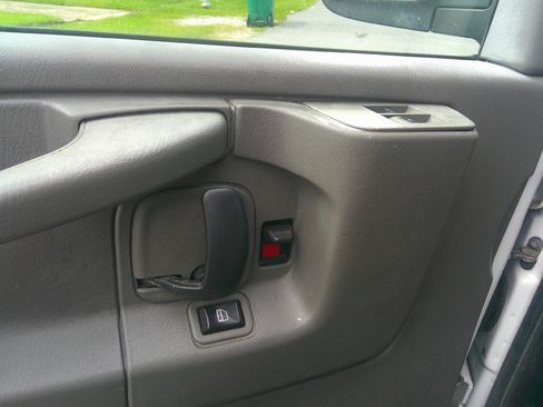 Used 2014 Chevrolet Express 2500 LS RWD image 10