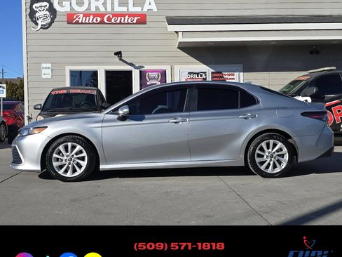 Used 2021 Toyota Camry LE image 4