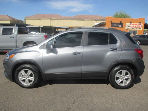Used 2020 Chevrolet Trax LT image 2