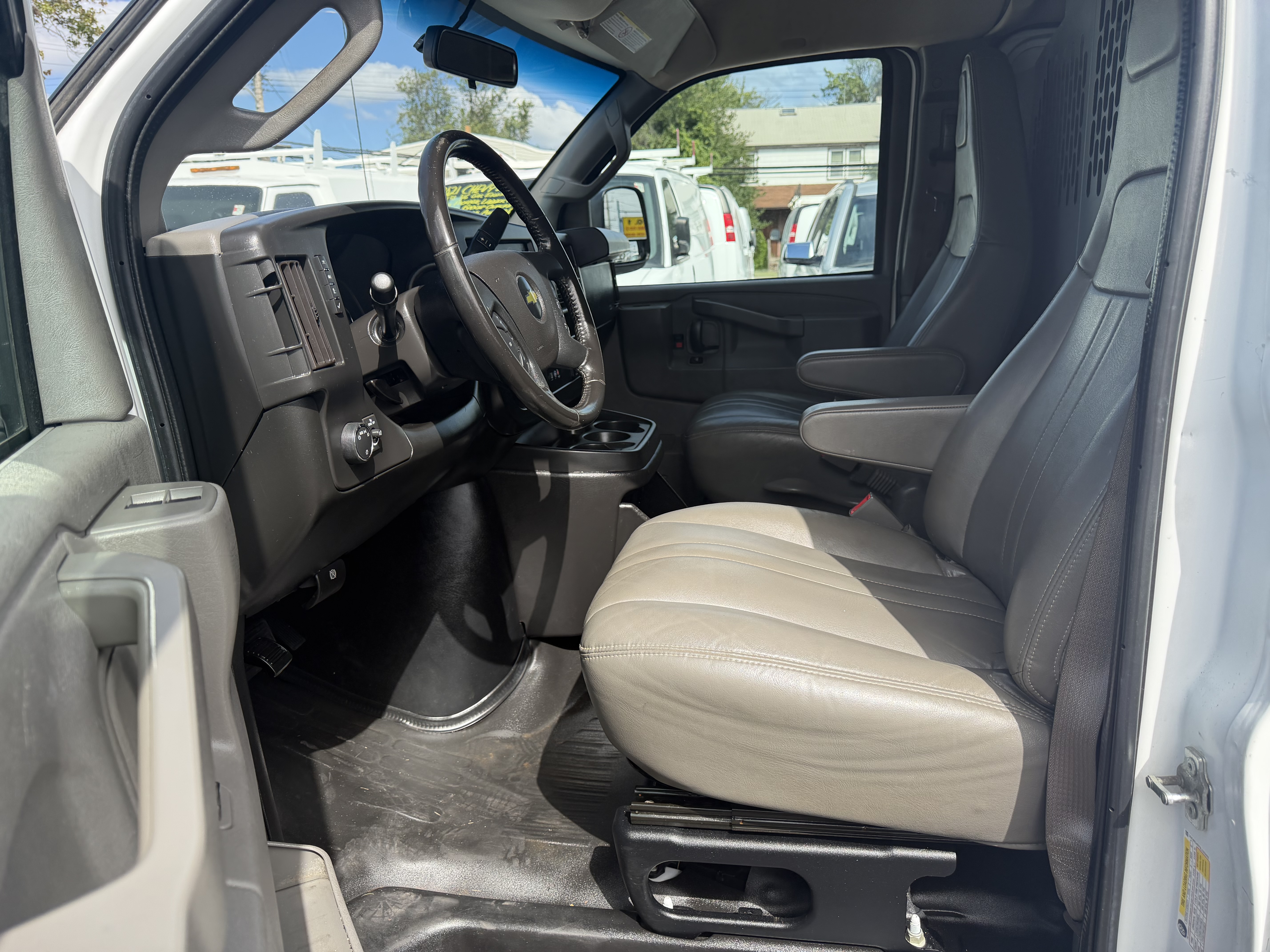 Used 2020 Chevrolet Express 2500 UNAVAIL RWD image 11