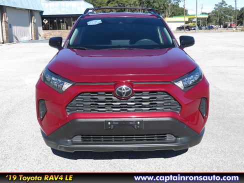 Used 2019 Toyota RAV4 LE image 5