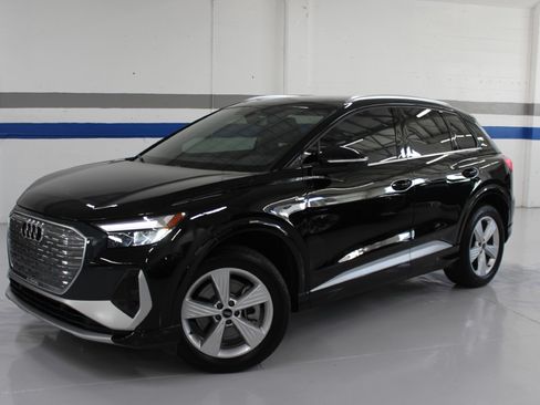 Used 2024 Audi Q4 e-tron Premium Plus image 2