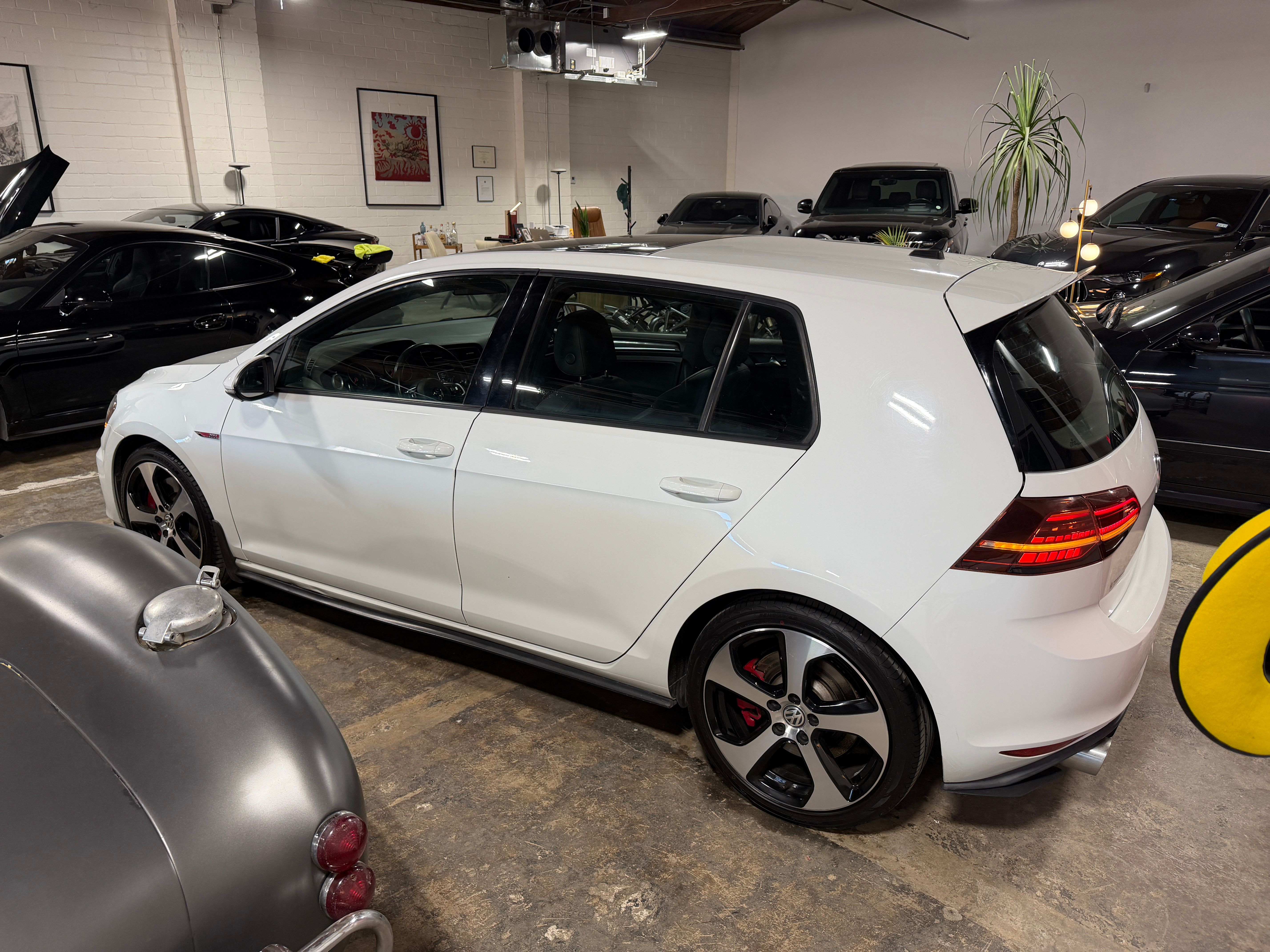 Used 2017 Volkswagen GTI SE w/ Performance Package FWD image 8