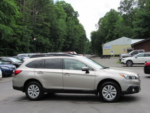 Used 2015 Subaru Outback 2.5i Premium AWD/4WD image 12