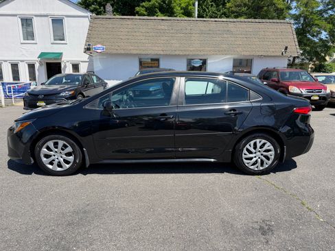 Used 2020 Toyota Corolla LE Sedan FWD image 17