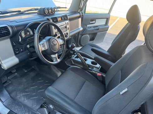 Used 2007 Toyota FJ Cruiser image 19