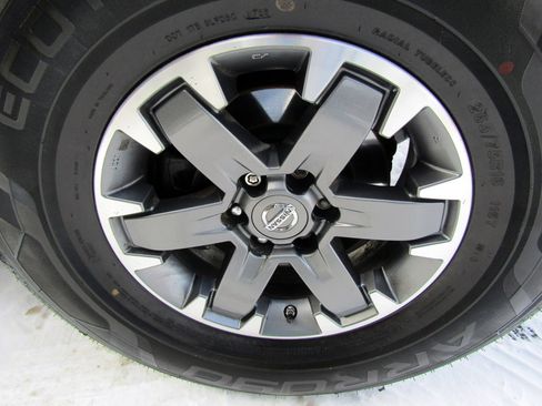 Used 2019 Nissan Frontier PRO-4X image 12