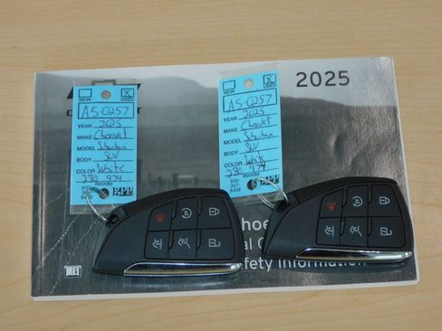 Used 2025 Chevrolet Suburban 4WD Z71 image 34