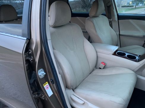 Used 2013 Toyota Venza LE image 18