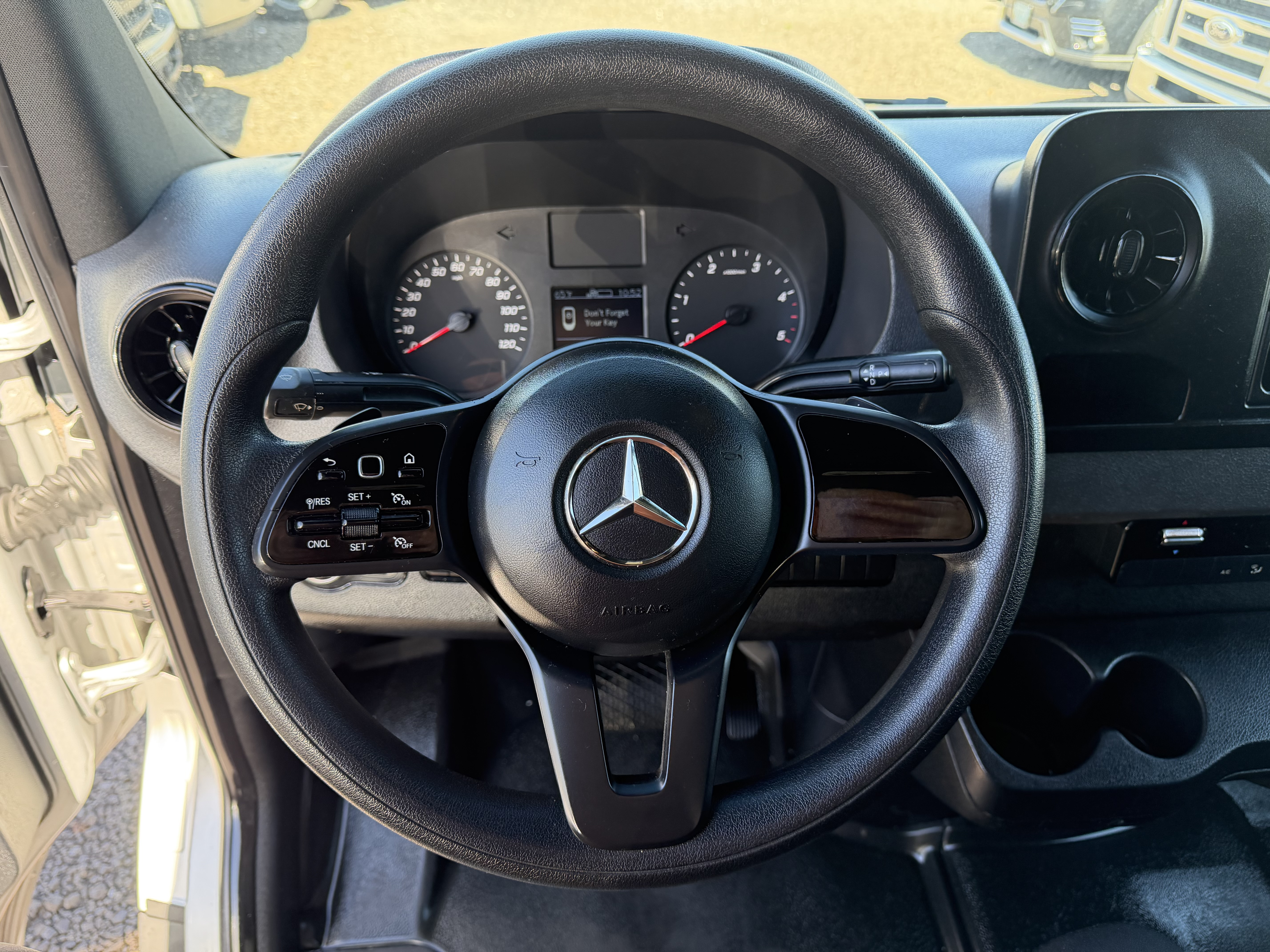 Used 2022 Mercedes-Benz Sprinter 2500 170 Cargo image 12