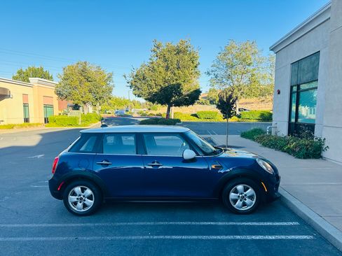 Used 2017 MINI Cooper 4-Door Hardtop FWD image 5
