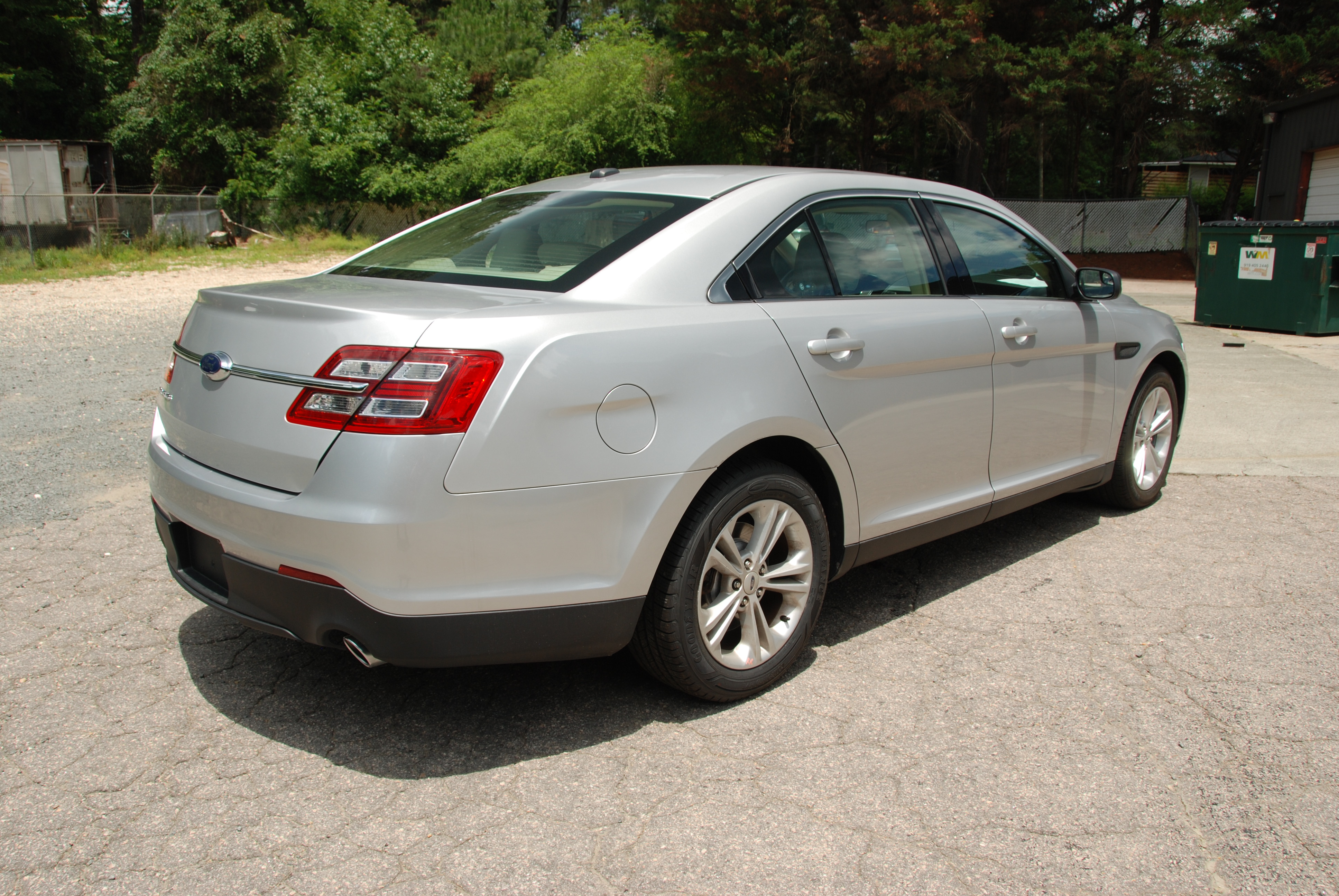 Used 2018 Ford Taurus SE FWD image 15