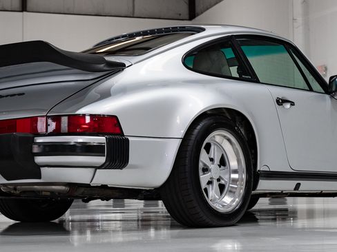Used 1989 Porsche 911 Carrera Coupe RWD image 31