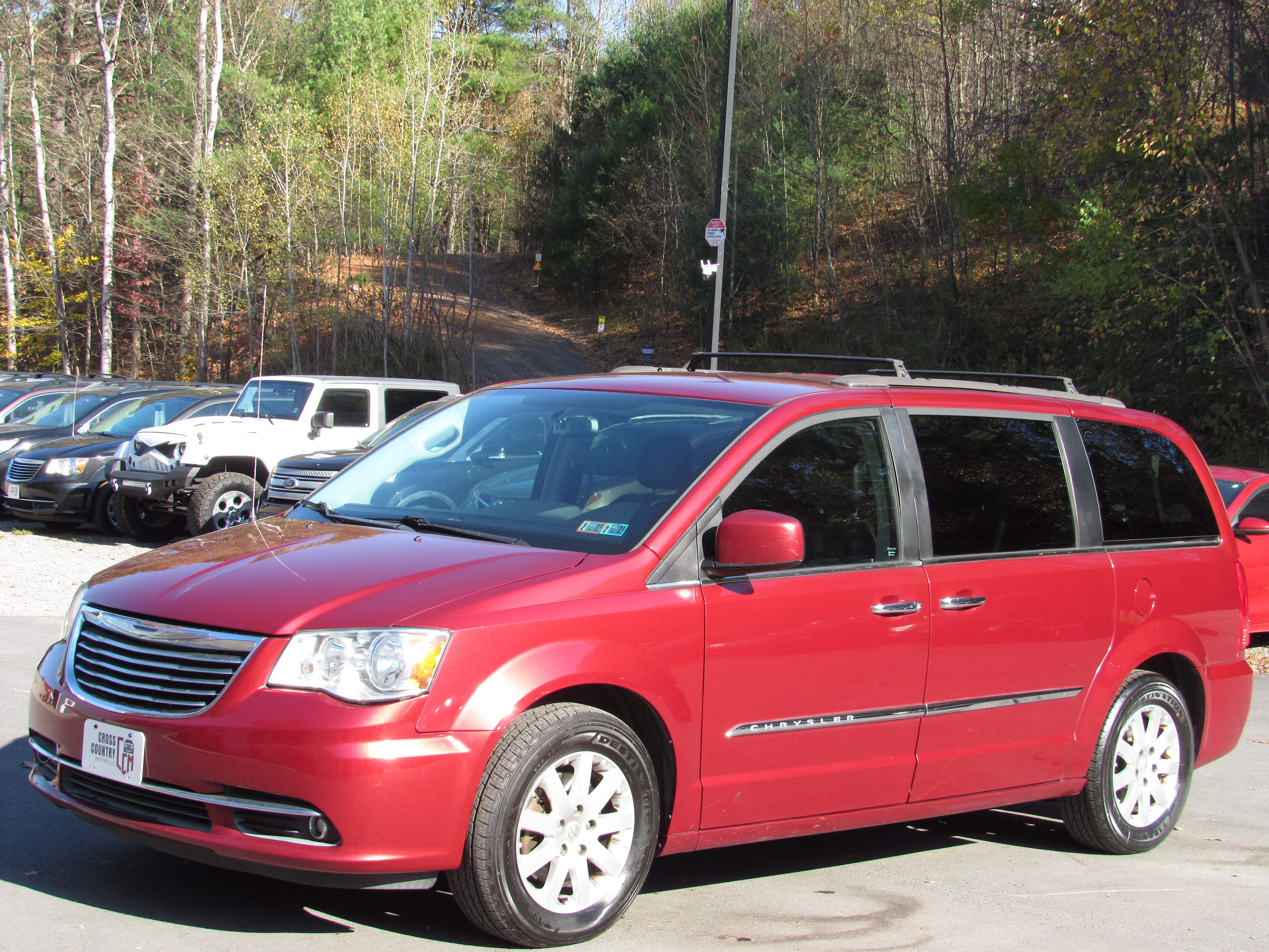 Used 2015 Chrysler Town & Country Touring FWD image 2