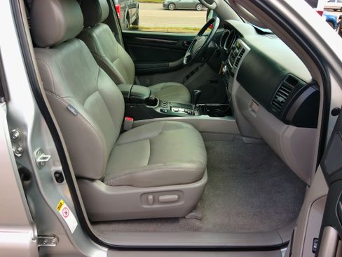Used 2007 Toyota 4Runner Limited image 25