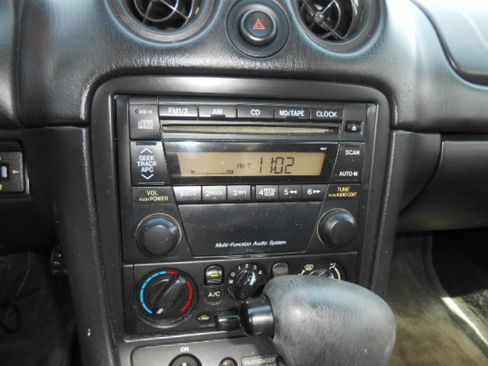 Used 2002 MAZDA MX-5 Miata RWD image 15