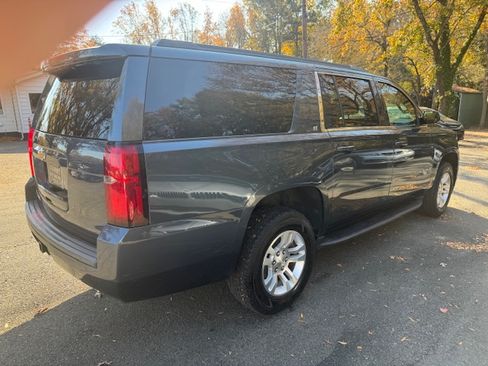 Used 2019 Chevrolet Suburban LT image 4