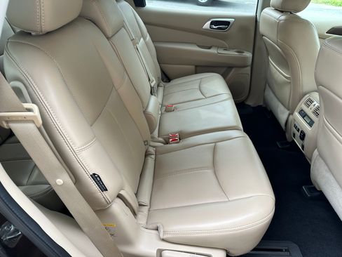 Used 2020 Nissan Pathfinder 4WD Platinum image 16