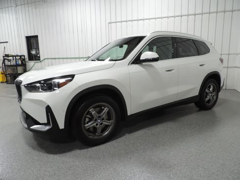 Used 2023 BMW X1 xDrive28i image 3