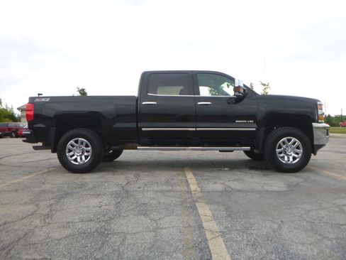 Used 2016 Chevrolet Silverado 2500 4x4 Crew Cab LTZ image 7