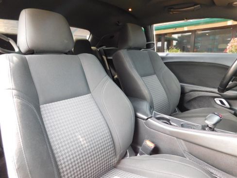 Used 2020 Dodge Challenger SXT RWD image 21