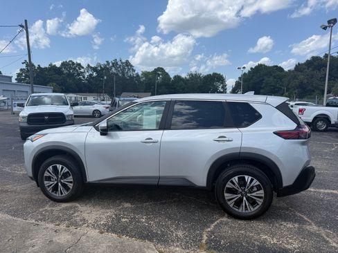 Used 2023 Nissan Rogue FWD SV image 3