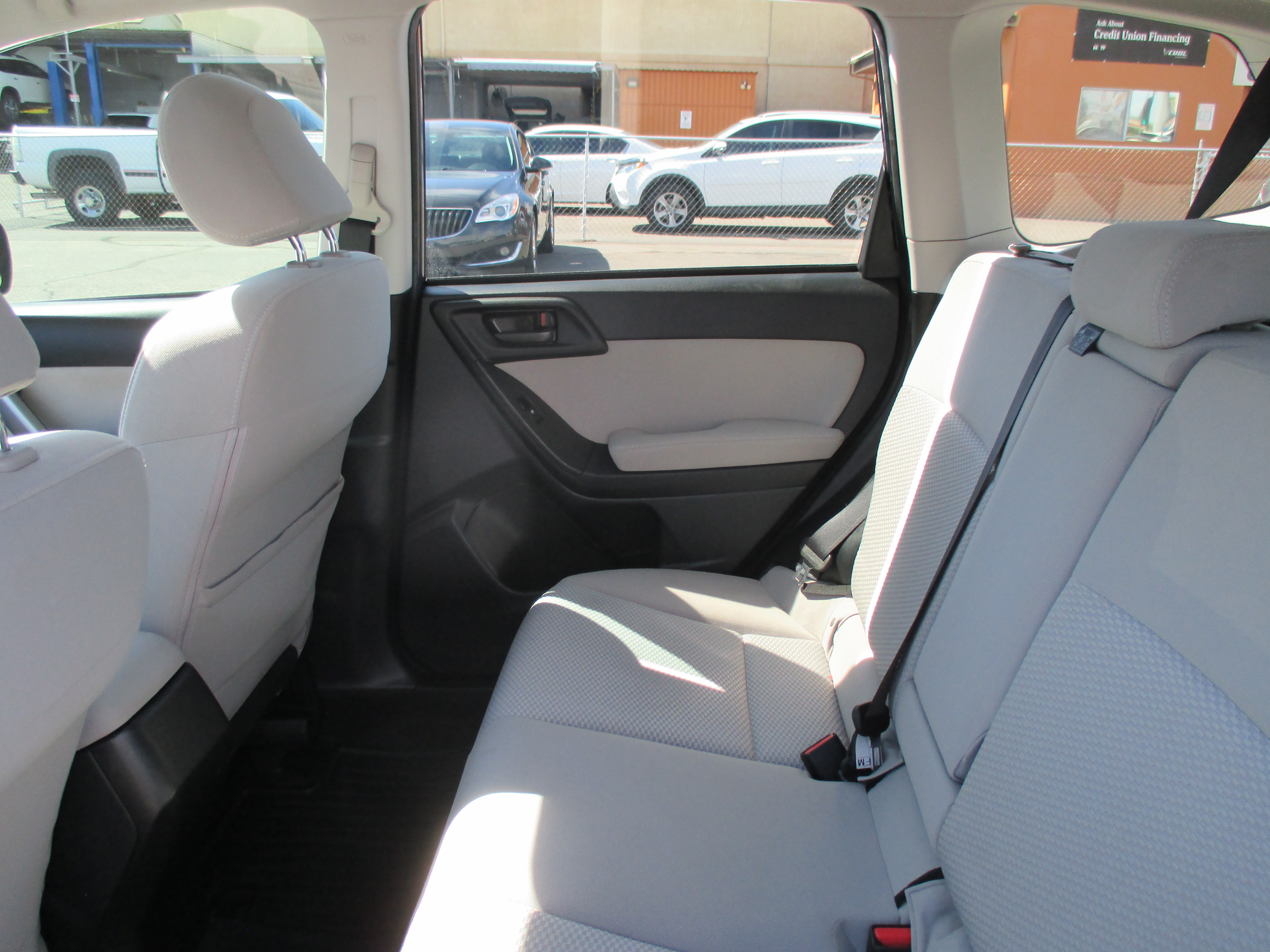 Used 2015 Subaru Forester 2.5i Premium Sport Utility 4D AWD/4WD image 9