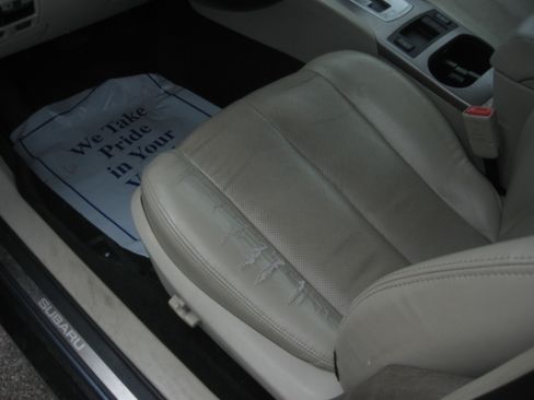 Used 2013 Subaru Outback 2.5i Limited AWD/4WD image 9