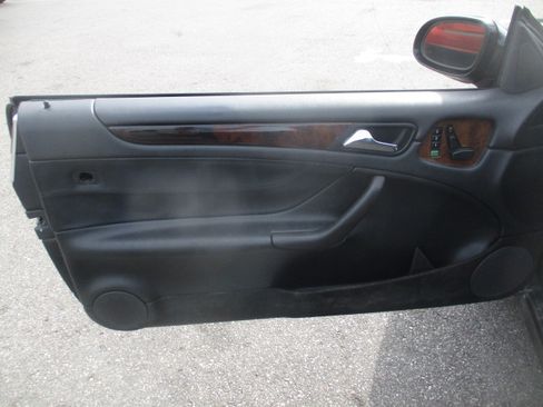 Used 2001 Mercedes-Benz CLK 320 image 13