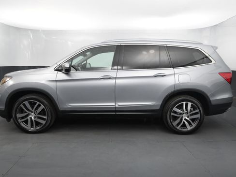 Used 2017 Honda Pilot Touring image 2