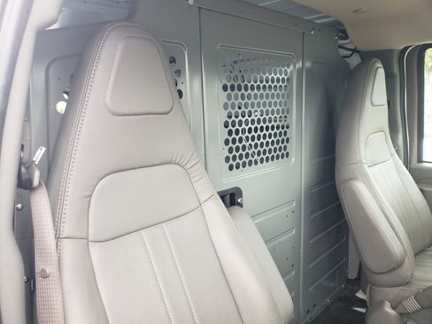 Used 2023 GMC Savana 2500 image 8