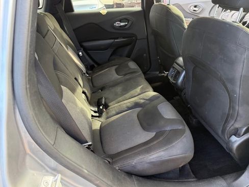 Used 2014 Jeep Cherokee 4WD Latitude image 9