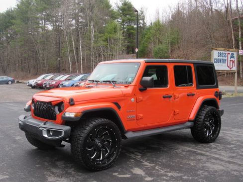 Used 2019 Jeep Wrangler Unlimited Sahara image 2