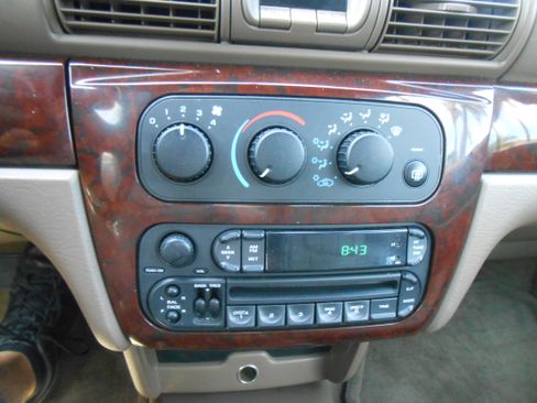 Used 2003 Chrysler Sebring LXi image 14