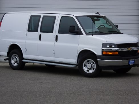 Used 2023 Chevrolet Express 2500 image 3