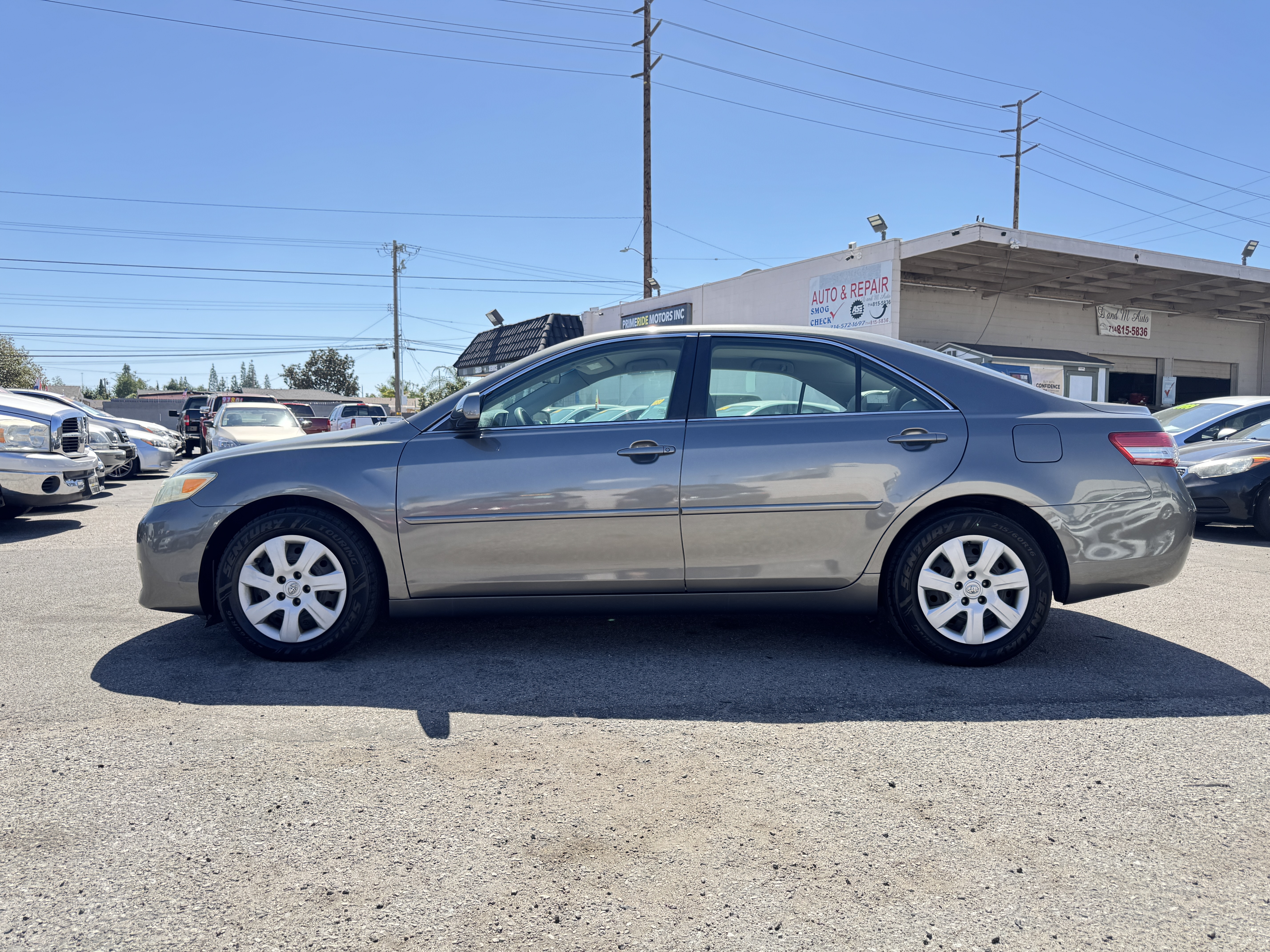 Used 2011 Toyota Camry LE FWD image 4