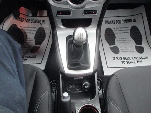 Used 2015 Ford Fiesta SE image 9