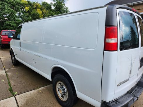 Used 2005 Chevrolet Express 2500 Extended RWD image 11