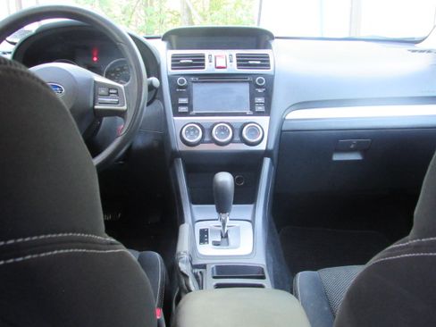 Used 2015 Subaru XV Crosstrek 2.0i Premium AWD/4WD image 18