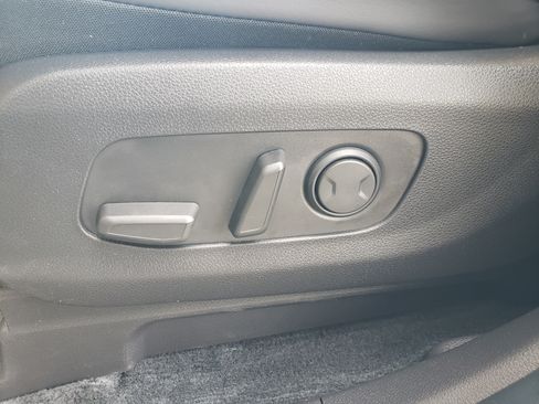 Used 2023 Kia Carnival LX image 24